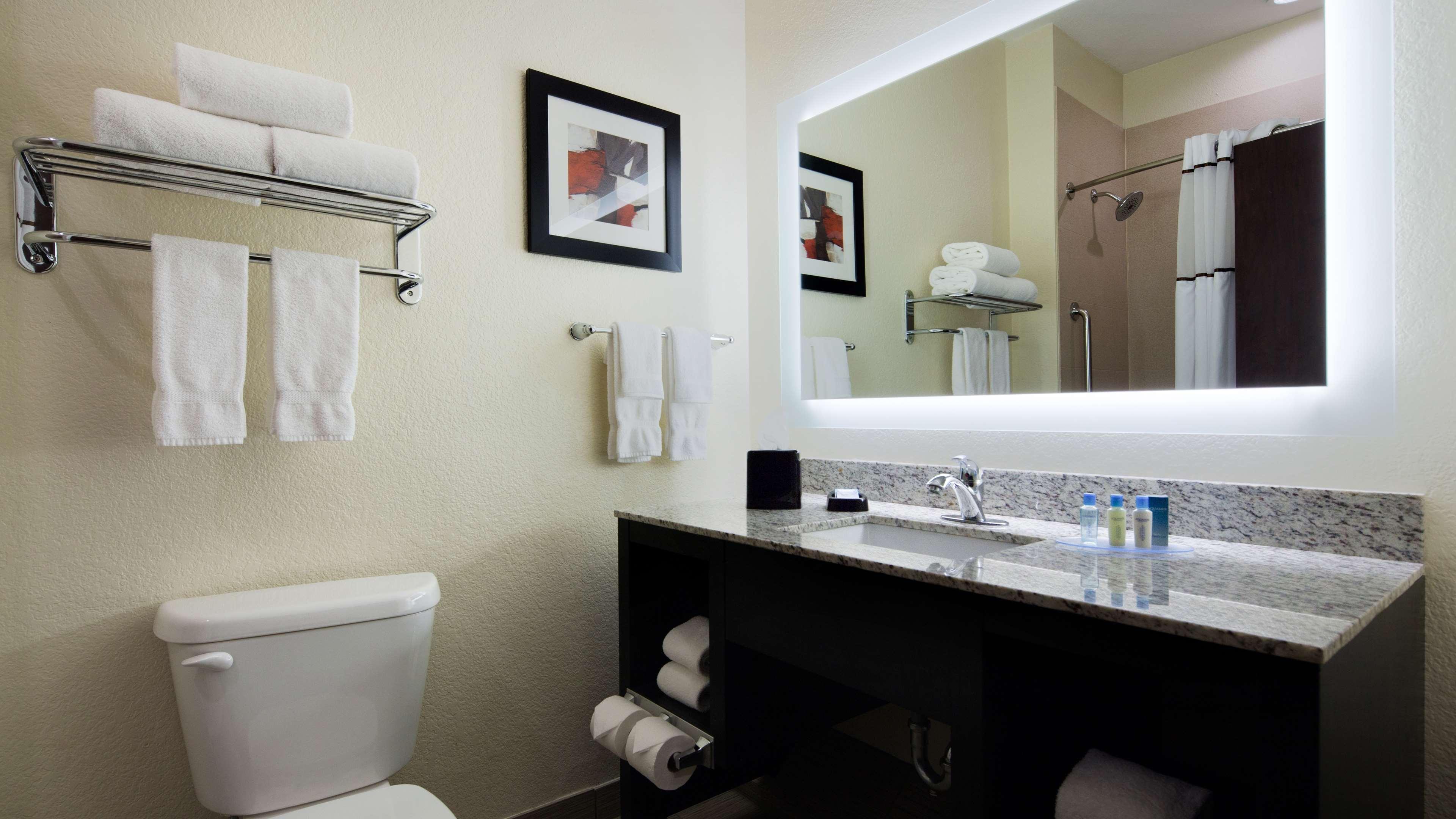 Best Western Plus Fairview Inn & Suites Exterior photo